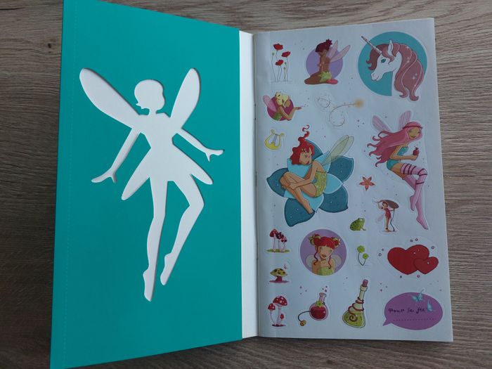 Livre d'autocollants Lili Chantilly mes 300 stickers 100% fées - photo numéro 3