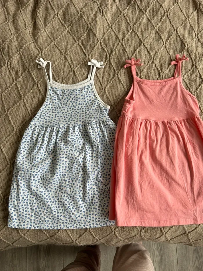 Lot deux robes 18 m