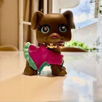 Figurine Polly Pocket chien gris avec accessoires n• 2