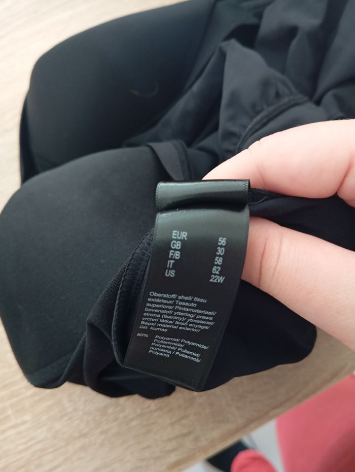 Maillot de bain noir une pièce - photo numéro 4