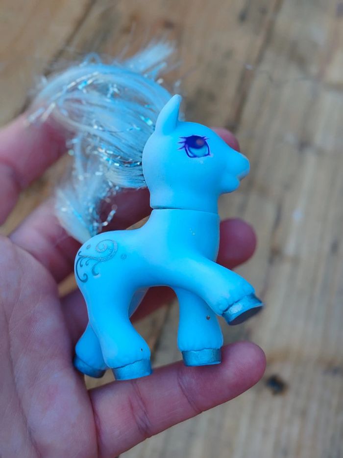 Figurine bébé petit poney blanc et argenté - hasbro - photo numéro 3