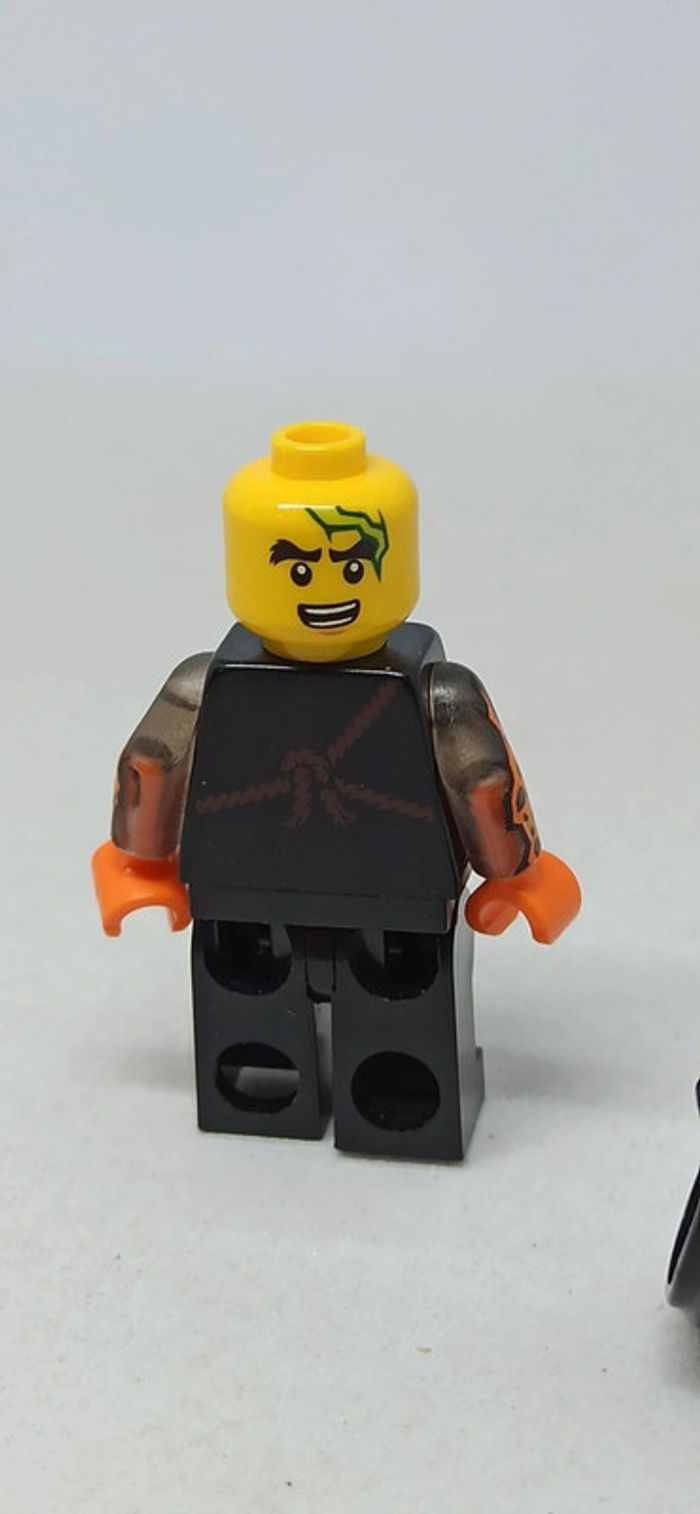 Figurine homme cole lego mains orange - photo numéro 5