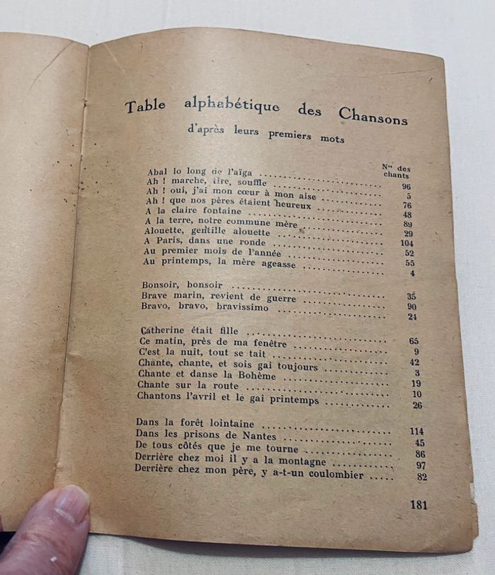 Petit livre de chansons - photo numéro 2