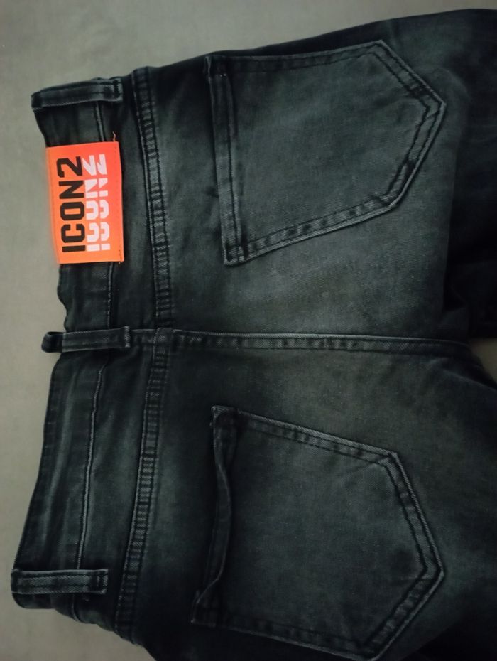 Jean effet "troué taché" - photo numéro 3