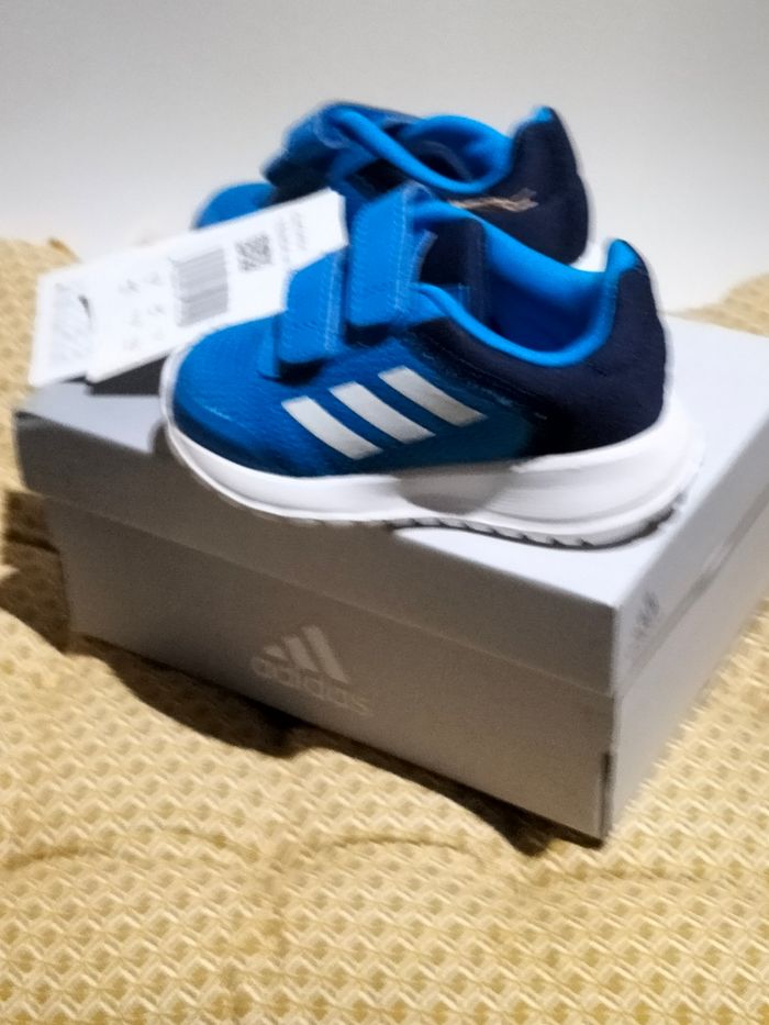 Basket Adidas taille 19 - photo numéro 2