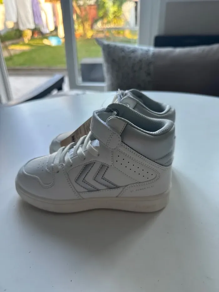 Baskets montantes Hummel blanches et argent – Taille 30 – Neuves étiquette - photo numéro 3