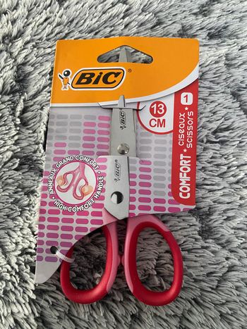 Ciseaux neufs rose Bic