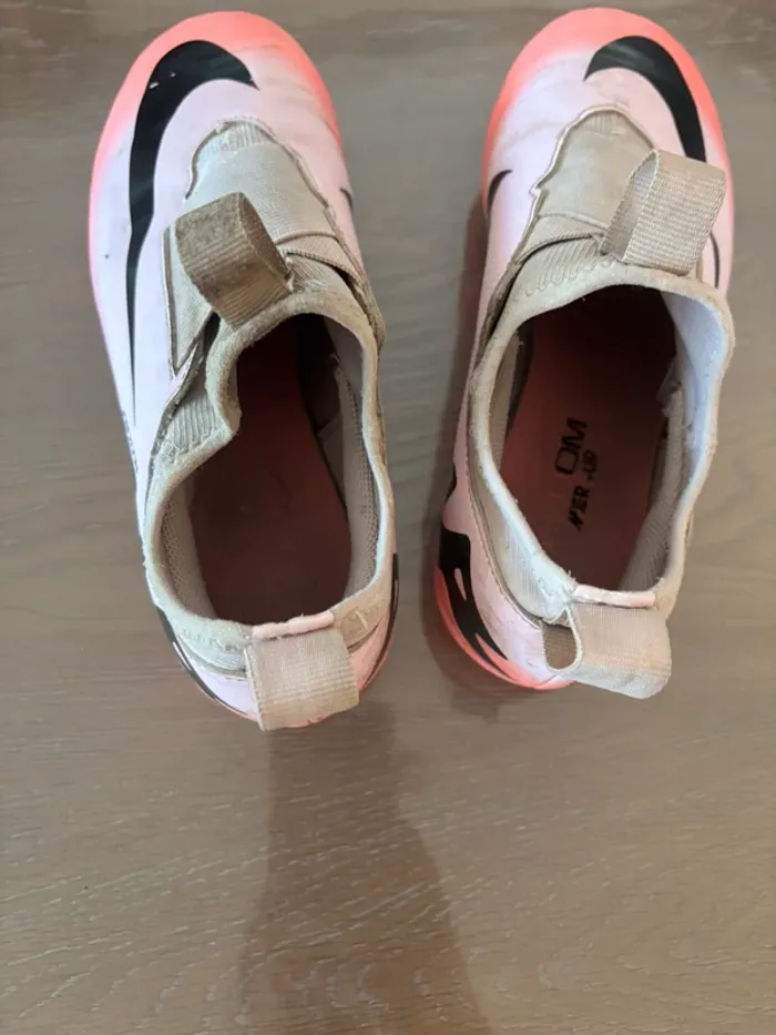 Crampons Nike taille 36 - photo numéro 3