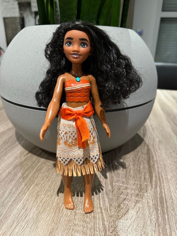 Poupée vaiana chantante