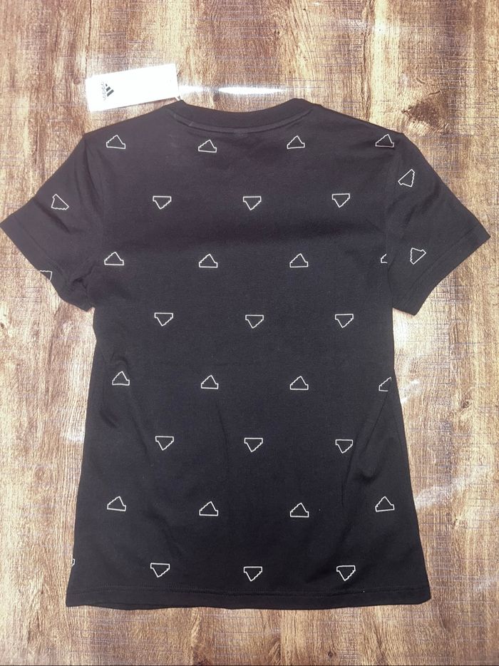 T-shirt adidas neuf taille S - photo numéro 2