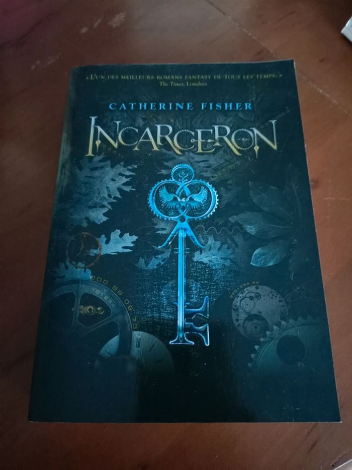 Livre de poche incarceron (Catherine fisher / éditions pocket jeunesse)