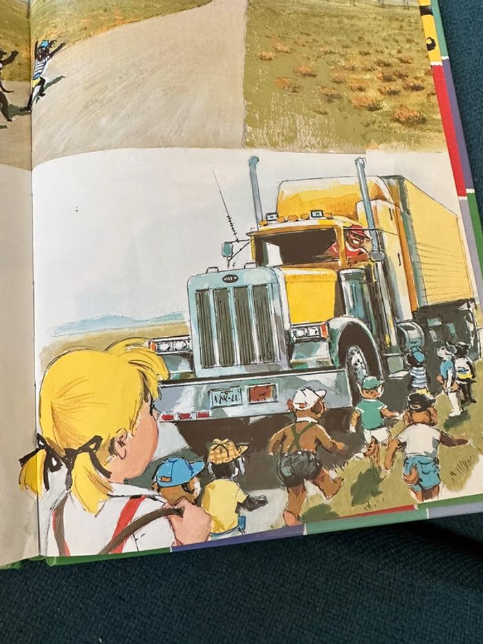 Livre Caroline en Amérique Pierre Probst Hachette Jeunesse album multicolore couleurs - photo numéro 3