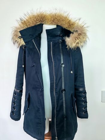 Manteau Maje femme T38  noir/bleu capuche bordée de fourrure 