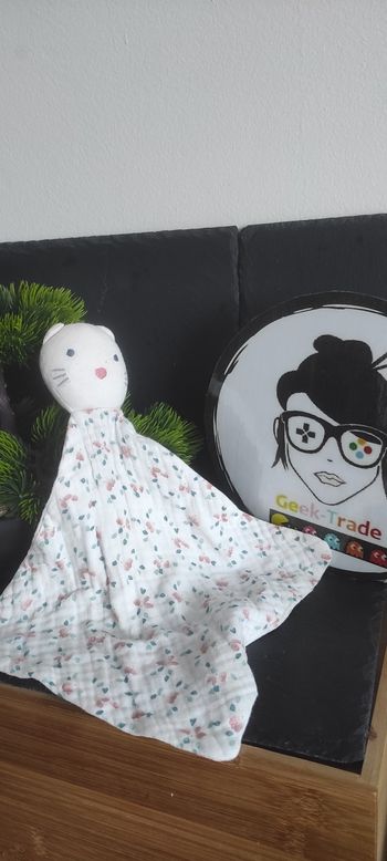 Doudou plat chat blanc vert rose fleurs obaibi okaidi moustache Lange Gaze Ours