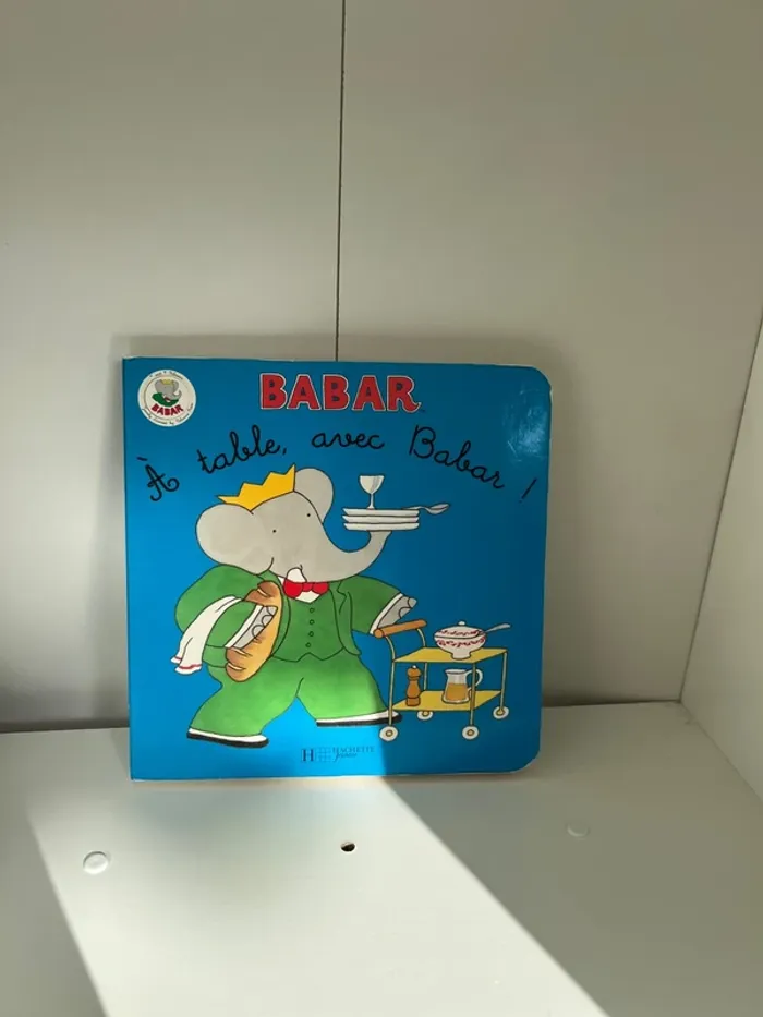 Livre enfant A table avec Babar Bon état Collection Babar - photo numéro 2