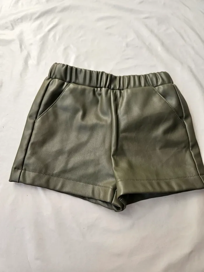 Short simili cuir