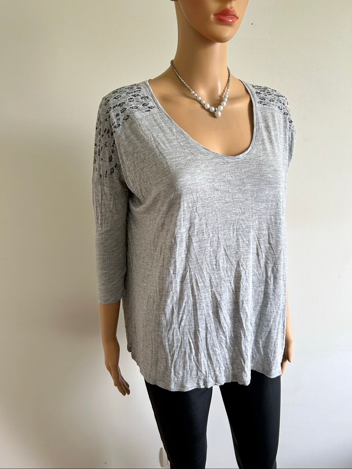 Haut gris avec strass IKKS taille 36 TBE - photo numéro 2