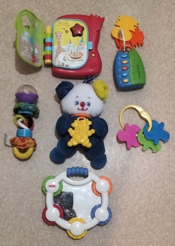 Lot jouets bébé
