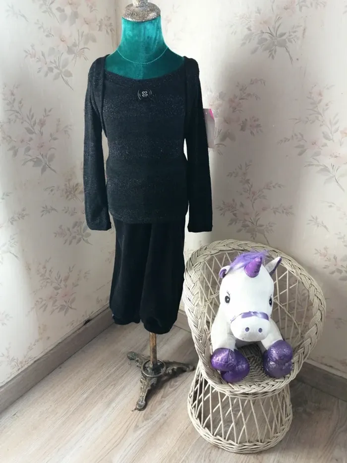 Pull fin noir à paillettes avec bouton et impression bolero / fpc/ (8ans)