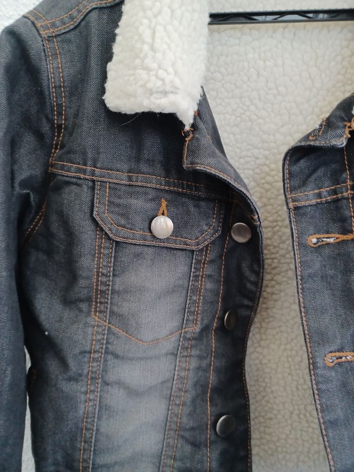 Veste en jean doublé 12 ans marque U essentiel en très bon état coloris bleu used. - photo numéro 3