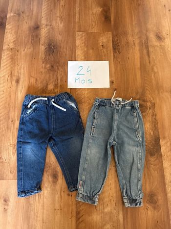 Lot de jeans bleu taille 24 mois