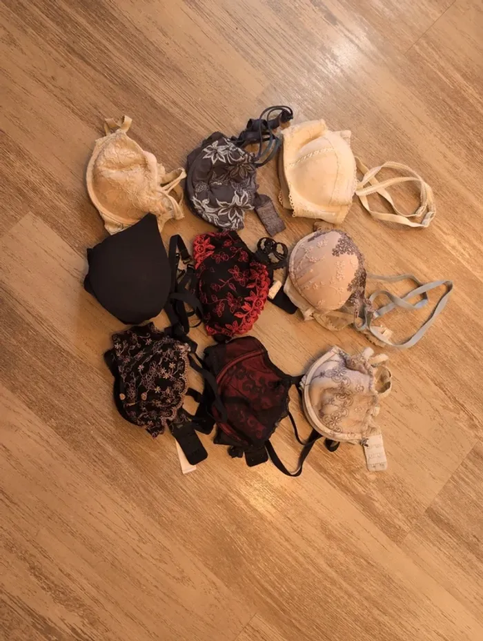 Lot soutien gorge 85 b et b
