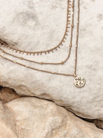 Collier « le monde » neuf dans sont écrin