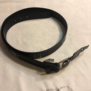 Ceinture noire cloutée 105cm
