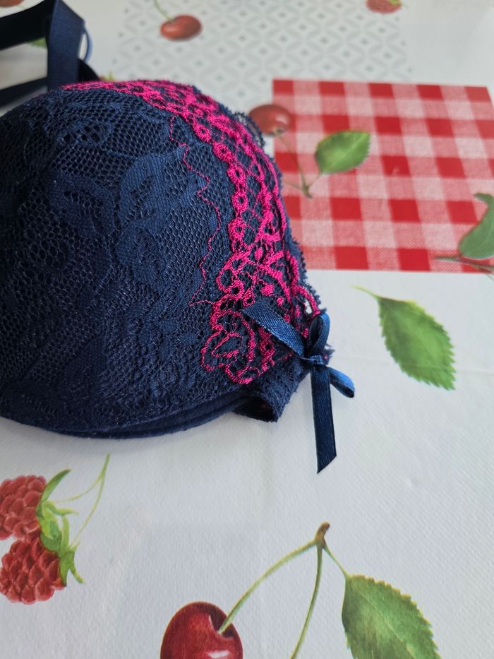SOUTIEN-GORGE BLEU MARINE/ROSE DENTELLE MARQUE BASIC ONE TAILLE 95C - photo numéro 7