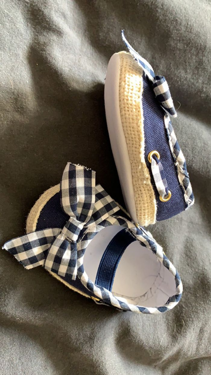Chaussures bébé fille jamais portées (de la naissance à 6 mois) - photo numéro 4