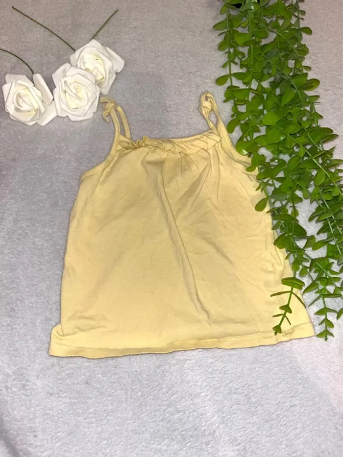Très beau tee shirt à fine bretelle pour petite fille