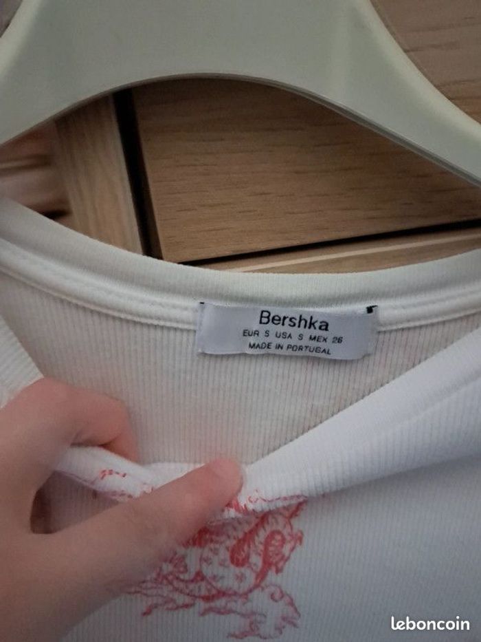 T-shirt bershka dragon taille S - photo numéro 3