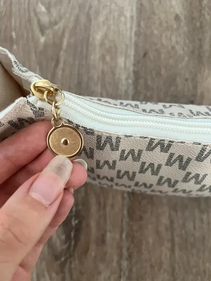 Petit sac d’épaule beige et blanc avec détaille doré - photo numéro 4
