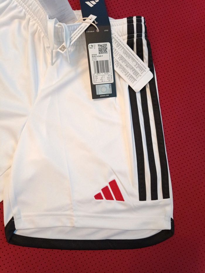 Short de foot Manchester United, Adidas Authentique Officiel taille enfant 9/10 ans, Neuf - photo numéro 3