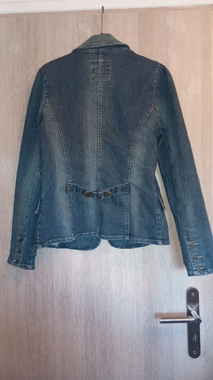 Jolie veste en jean 42 - photo numéro 2