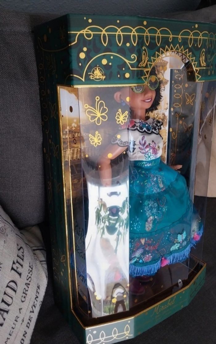 Poupée Mirabel Madrigal en édition limitée- Encanto La Fantastique Famille Madrigal Designer - photo numéro 3