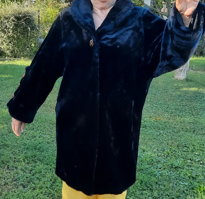 Veste en fausse fourrure noire – Taille 40 - photo numéro 2
