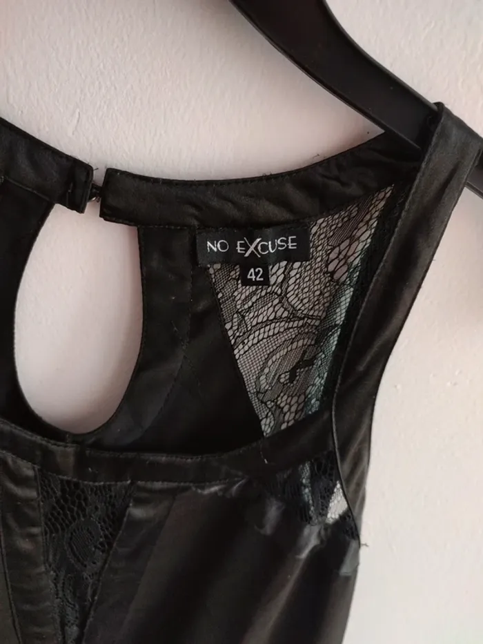 Petite robe noire en dentelle No Excuse - photo numéro 2