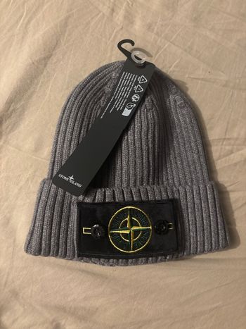 Bonnet gris neuf avec étiquette