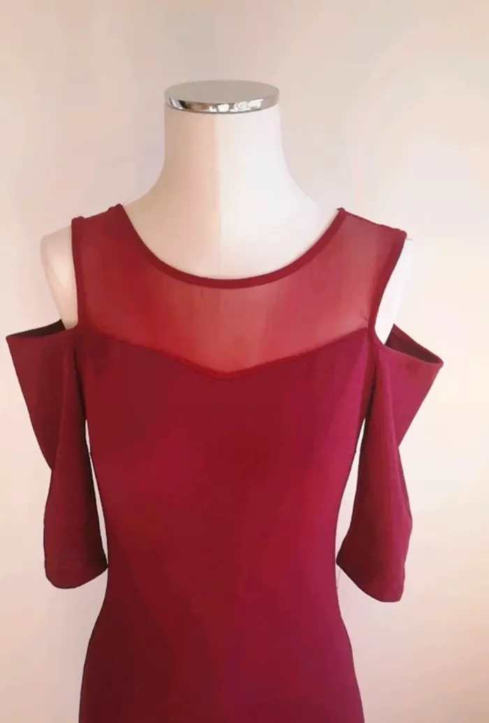 Robe cintrée,epaules dénudées, bordeaux - small - photo numéro 2