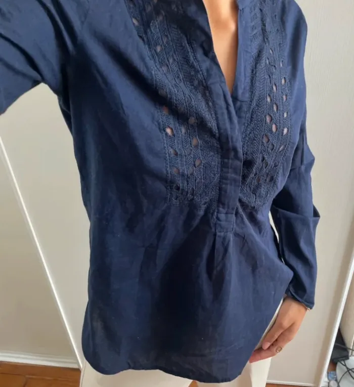 Blouse casual broderies style lin Mango