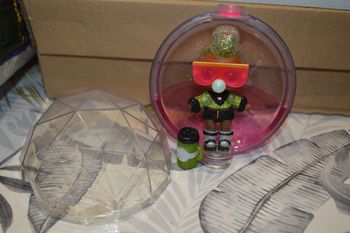 Poupée Lol dans sa boule