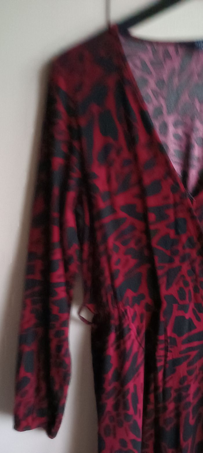 Belle robe léopard rouge et noire - photo numéro 2