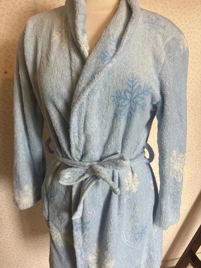 Peignoir sans etiquette de taille correspond à un 40-42 - photo numéro 2