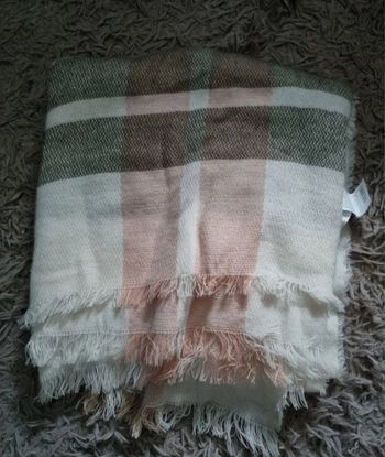 Châle blanc rose et gris