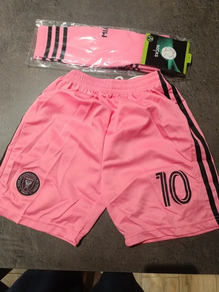 Tenue foot Léo Messi Inter Miami rose. T.24 - photo numéro 3