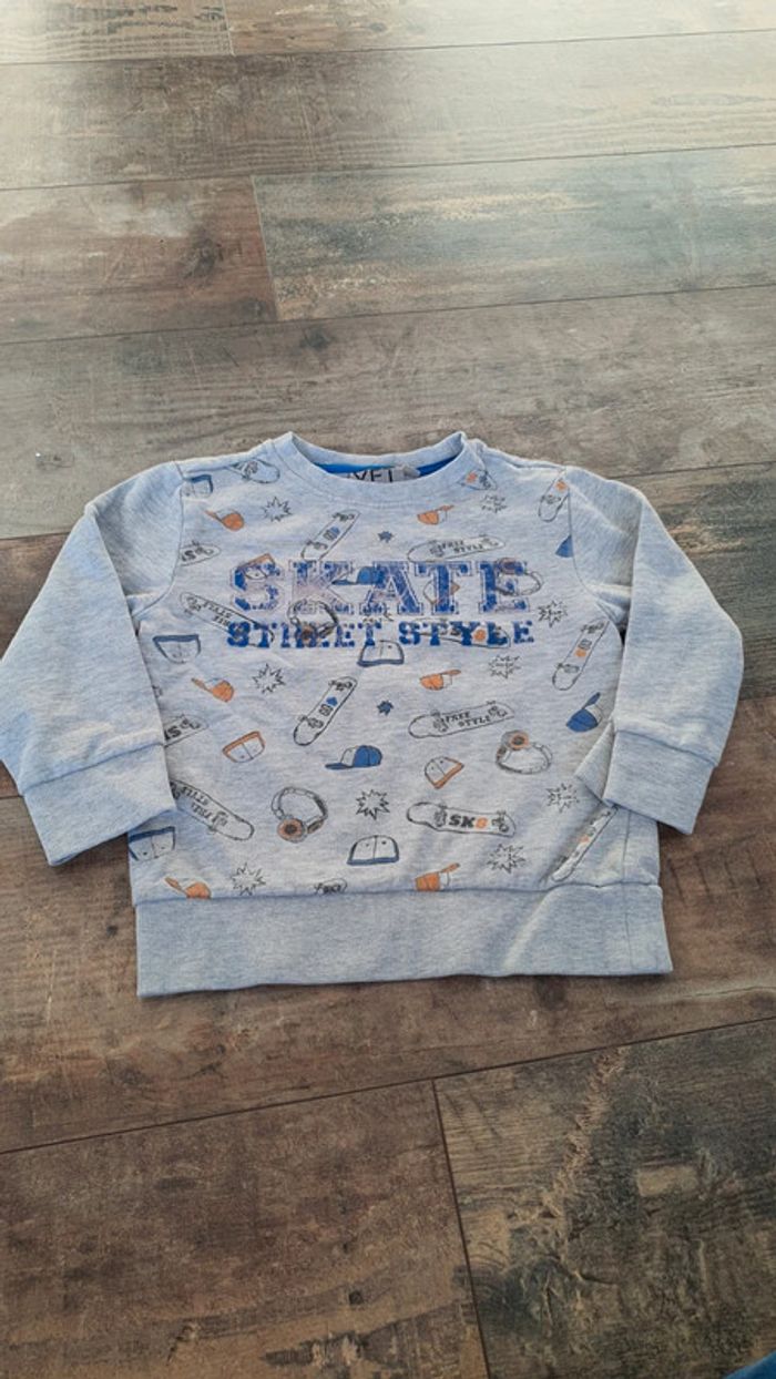 Pull yft 4 ans en très bon état