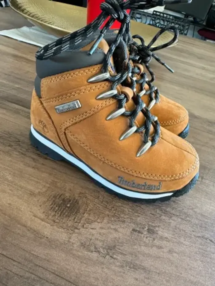 Chaussures Timberland bébé - taille 26 - photo numéro 2