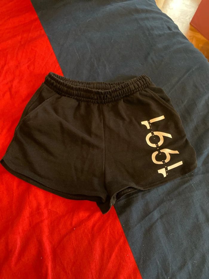 Short fille