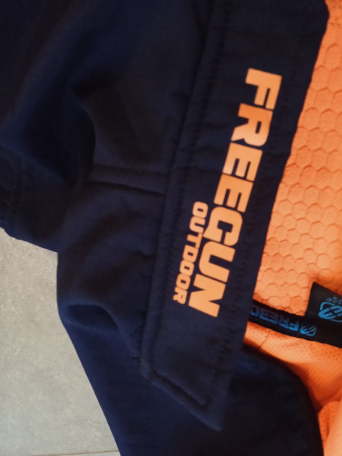 veste à capuche en très bon état freegun - photo numéro 3